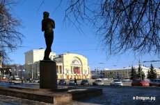 Фото: Памятник Федору Волкову Памятник Федору Волкову