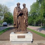 Памятник Петру и Февронии в Ярославле