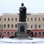Памятник Ярославу Мудрому в Ярославле Фото